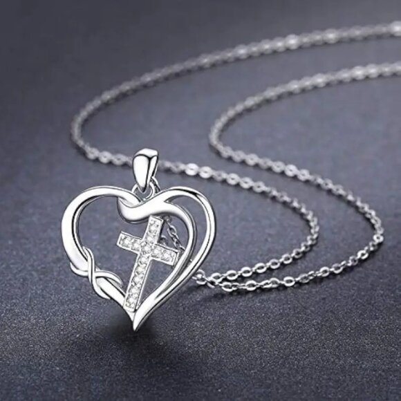 14K White Gold Womens 1ct Diamond Heart Cross Pendant Necklace